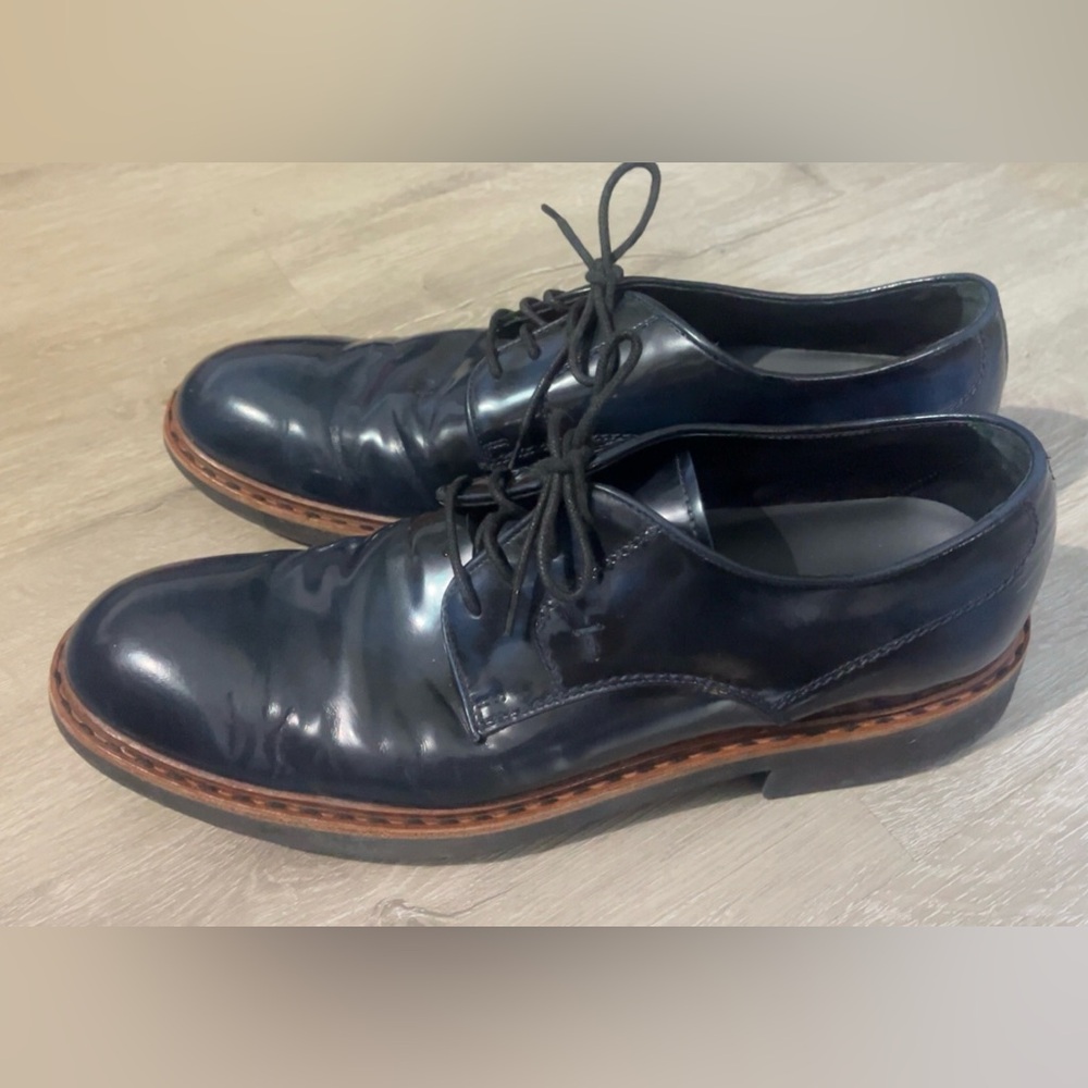 Tod’s Mens Leather Lace Up Shoes- Navy Blue
